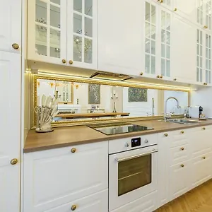 Bpr The Golden Astoria With Balcony And A/c Apartment